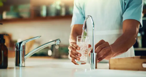 Air Mineral untuk Kesehatan Jantung: Apa Bedanya dengan Air Putih Biasa?