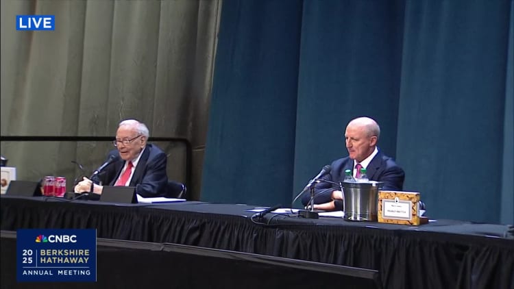 Warren Buffett Cash Pile: Fenomena Uang Tunai Terbesar di Dunia Bisnis