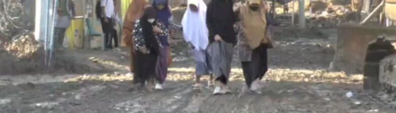 Siswa SMA Pidie Jaya Belajar di Tenda di Tengah Kondisi Darurat Pendidikan